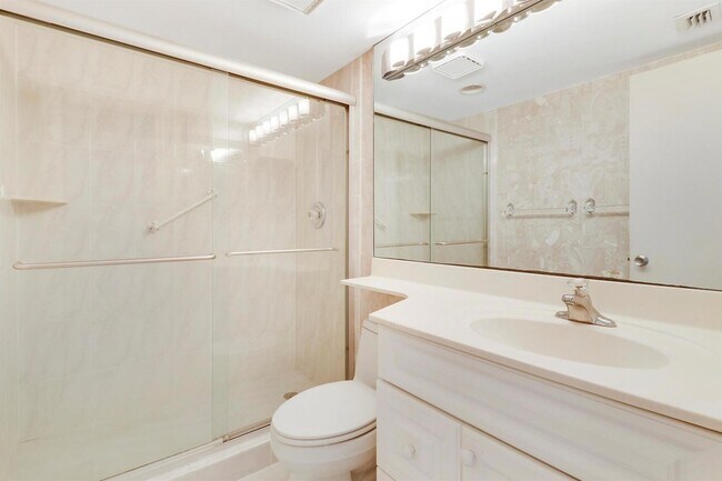 Building Photo - 4200 N Ocean Dr