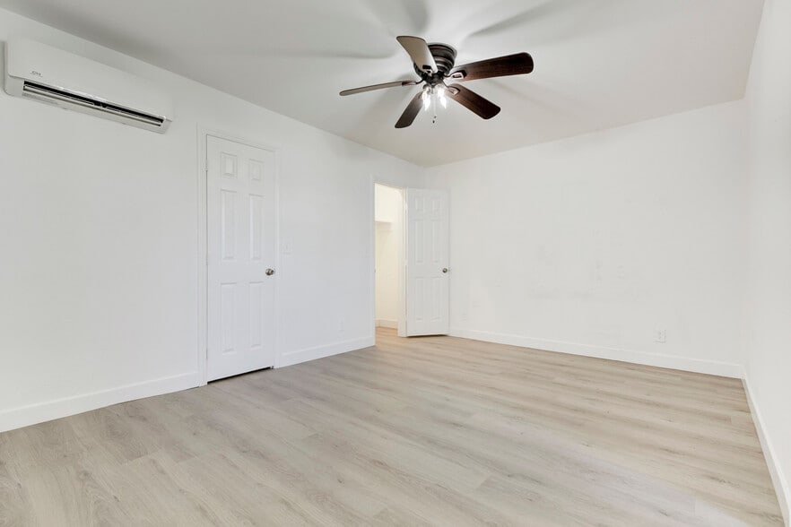 Building Photo - 8852 Morehart Ave