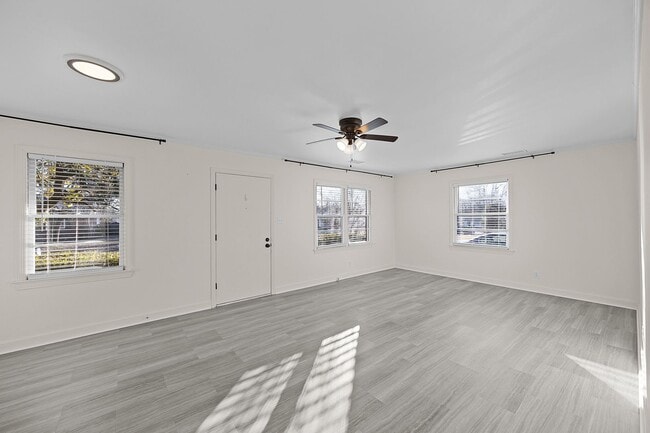 Building Photo - **AVAIL. NOW** The perfect blend of style ...