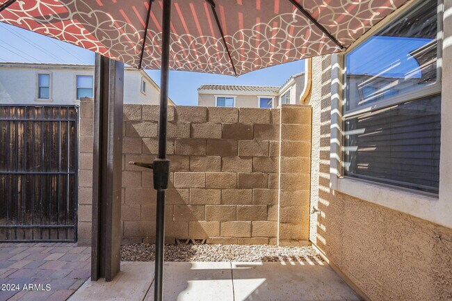 Building Photo - 2873 E Bart St