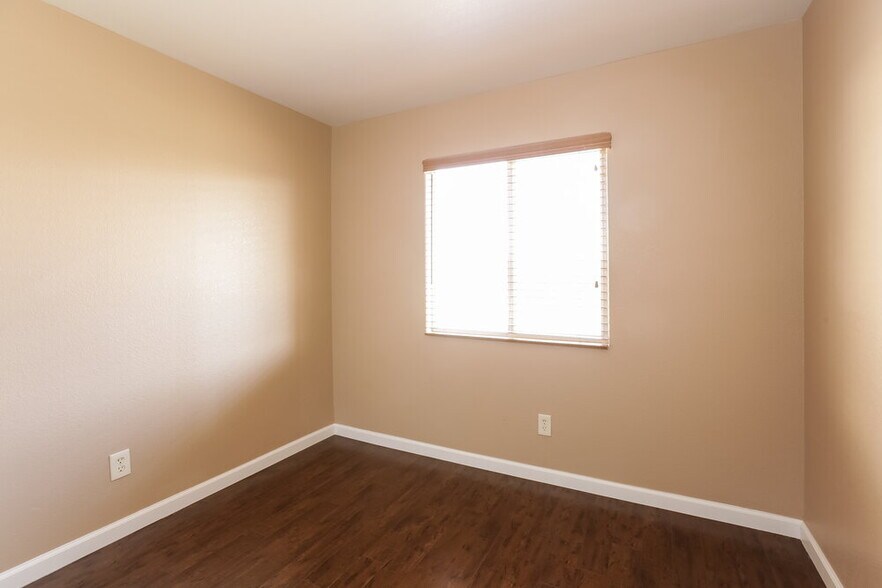 Building Photo - 4630 Spruce Oak Dr