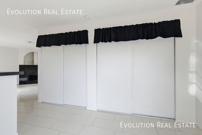 Building Photo - 20251 N 3rd Dr