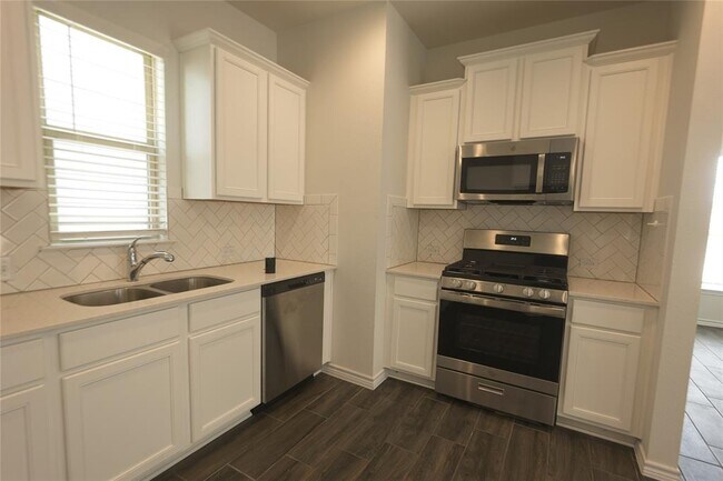 Building Photo - 352 Witchhazel Way