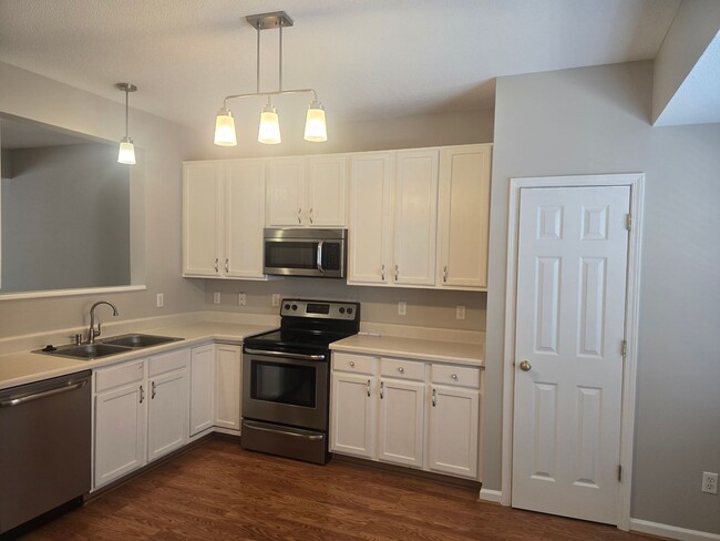 Building Photo - Charming Townhome in Established South Dur...