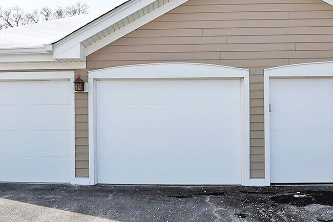 Building Photo - 236 Deerpath Ct