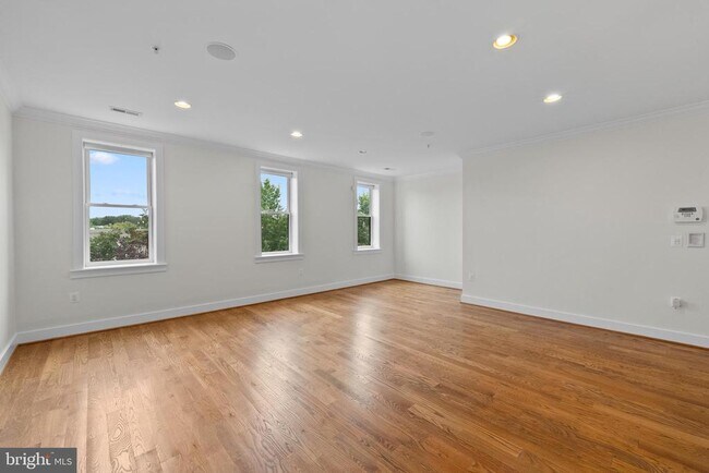 Building Photo - 1228 I St NE