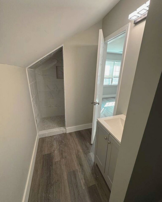 Building Photo - 555 Paines Ave NW
