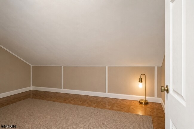 Building Photo - 116 7th St