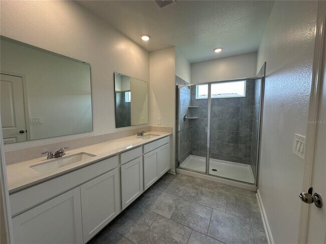 Building Photo - 3170 Laurent Lp