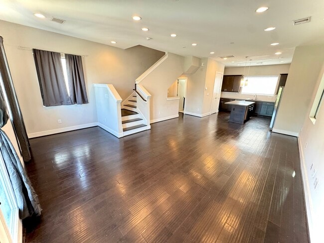 Building Photo - 1613 Milby St