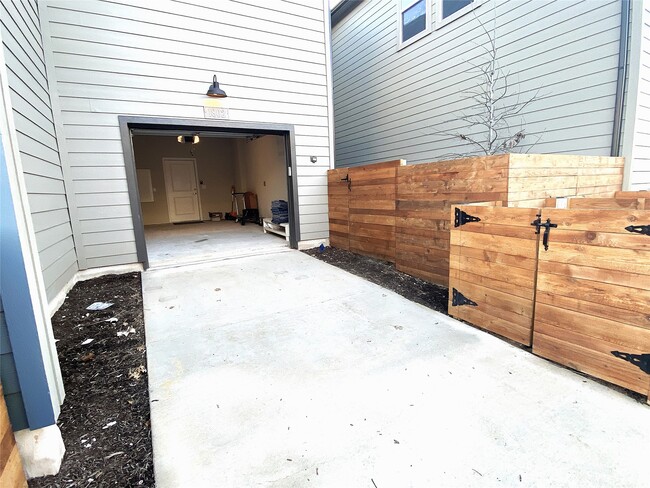 Building Photo - 9015 Cattle Baron Path
