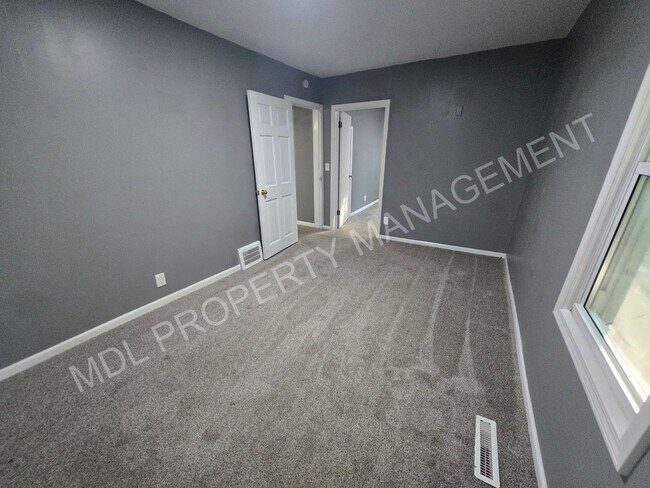 Building Photo - 414 E Haley St
