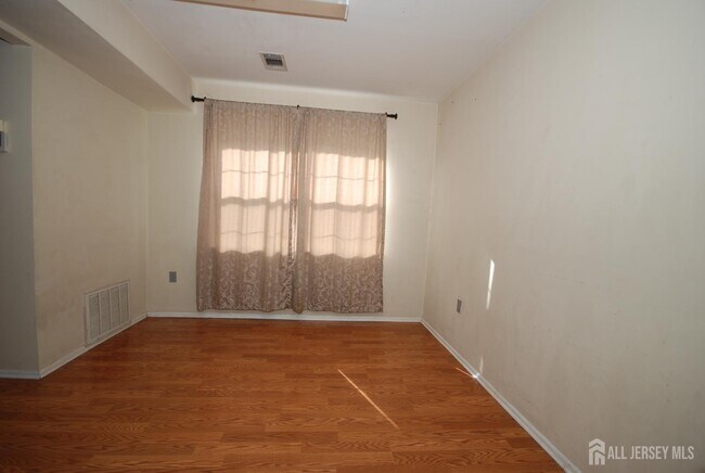 Building Photo - 202 Green Hollow Dr