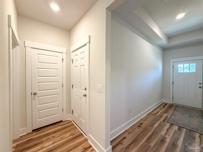 Building Photo - 220 Camellia Dr