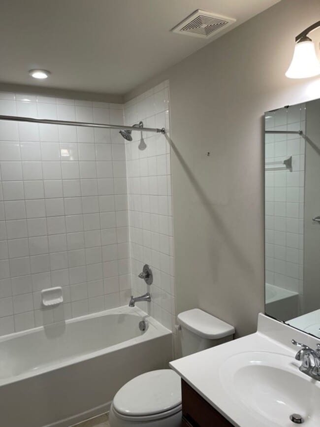 Building Photo - 314 Landing Dr