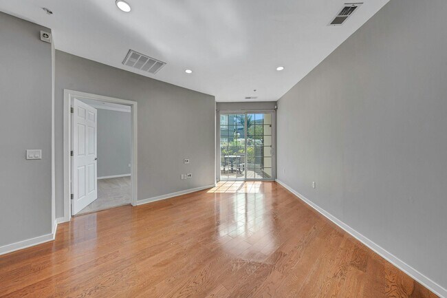 Building Photo - 443 2nd St