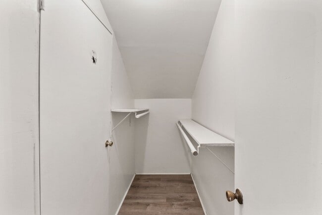 Building Photo - Bright and Inviting 3-Bedroom with Private...
