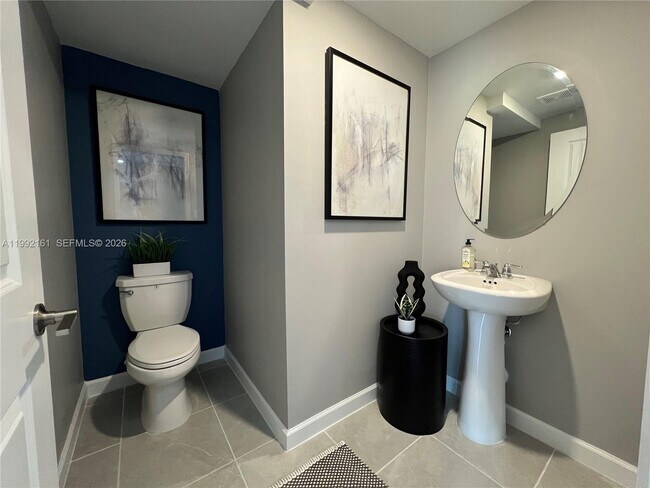 Building Photo - 680 SE 13th Ct