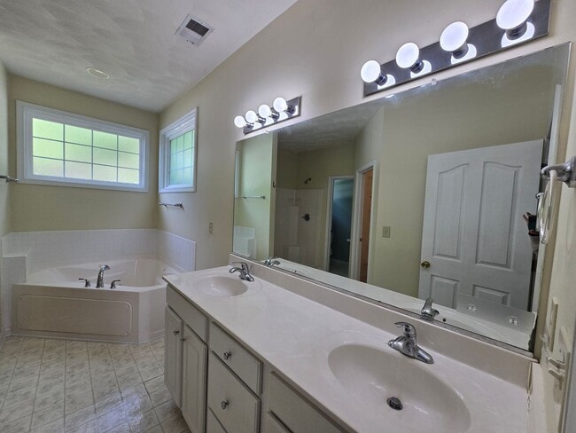 Building Photo - 3 Bed, 2 Bath in Waterfront Community of Rivers Edge in Currituck w/ Built-in Pool
