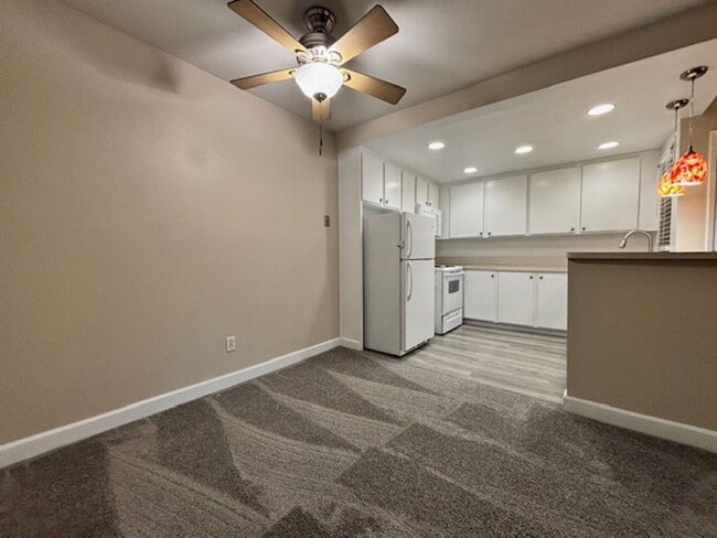 Building Photo - Mission Valley-Beautifully Updated Condo-N...