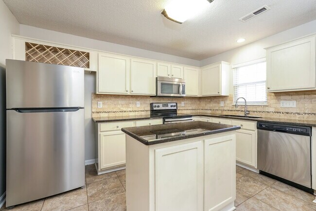 Building Photo - 5209 Carriage Woods Dr