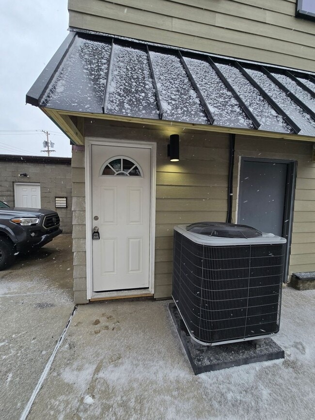 Building Photo - Beautifully Remodeled 3 Bedroom With Rooftop Deck - Downtown Sharpsburg