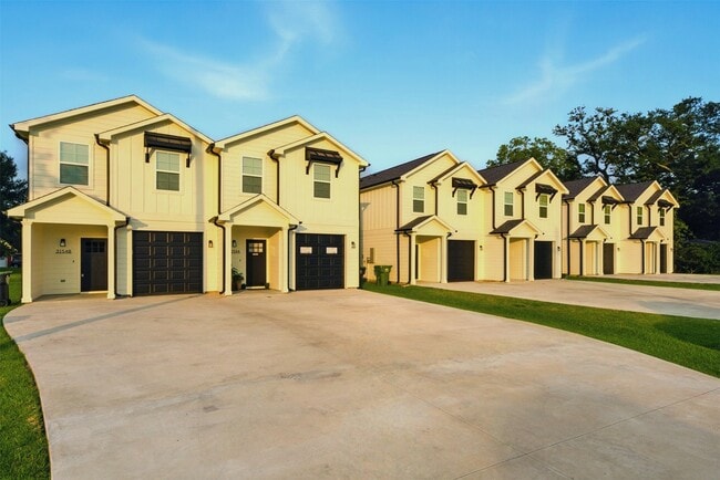 Building Photo - 3150 N Cleveland St