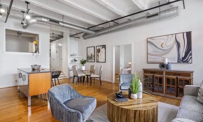 Building Photo - Amazing 2+2 in Logan Cirlce, NW DC