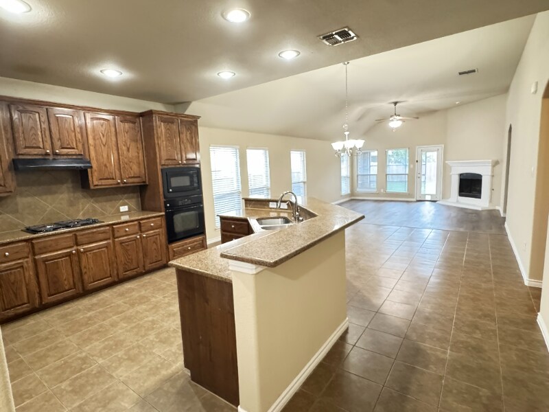 Building Photo - 10509 Sandy Mountain Dr