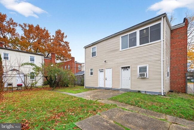 Building Photo - 3207 11th Pl SE