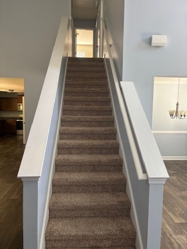 Building Photo - Beautiful 3 bedroom, 2.5 bath home with Bo...