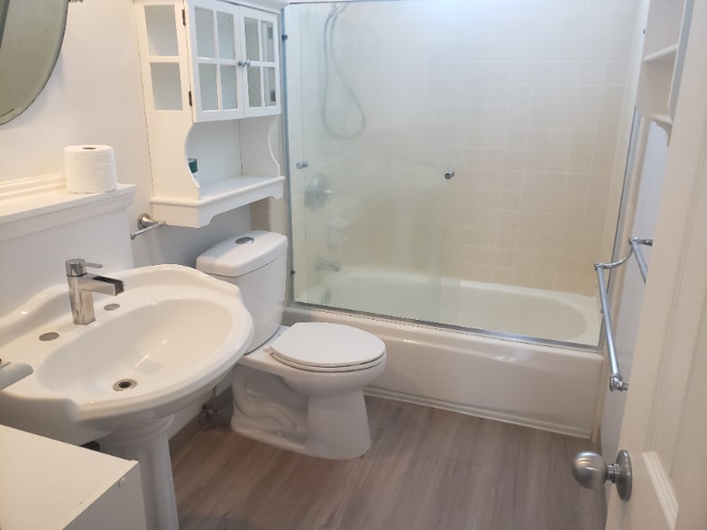 Building Photo - 1670 Kalakaua Ave