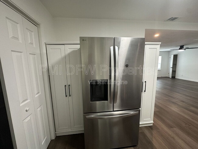 Building Photo - 3304 Mayhew Dr