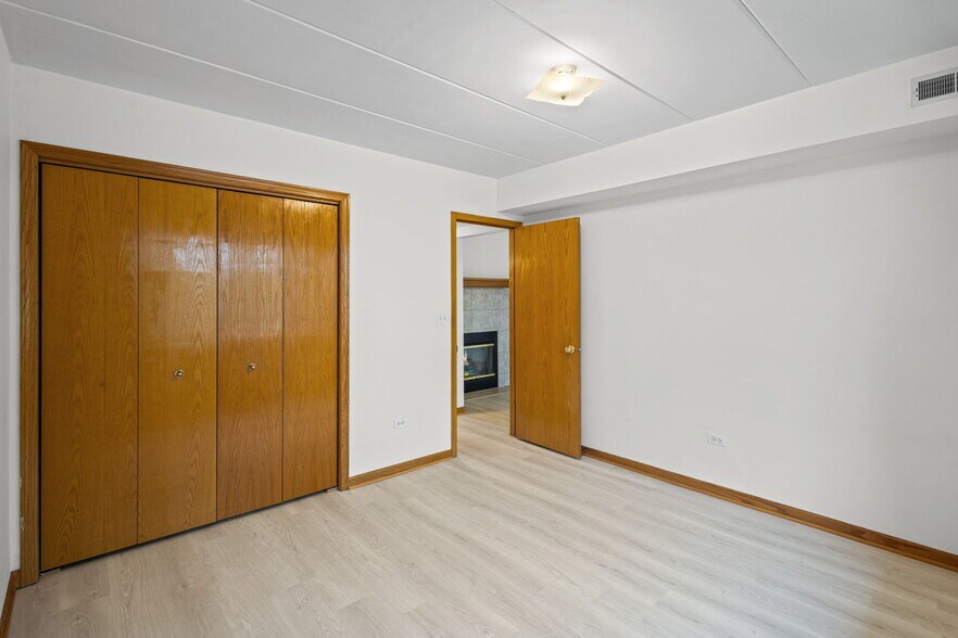 2nd bedroom - 5632 S Narragansett Ave