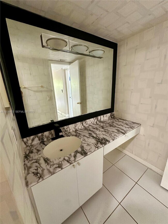 Building Photo - 3301 Spanish Moss Terrace