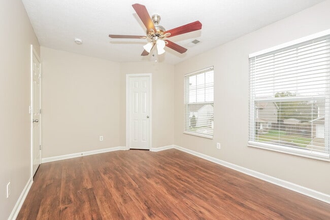 Building Photo - 909 Grand Oak Dr