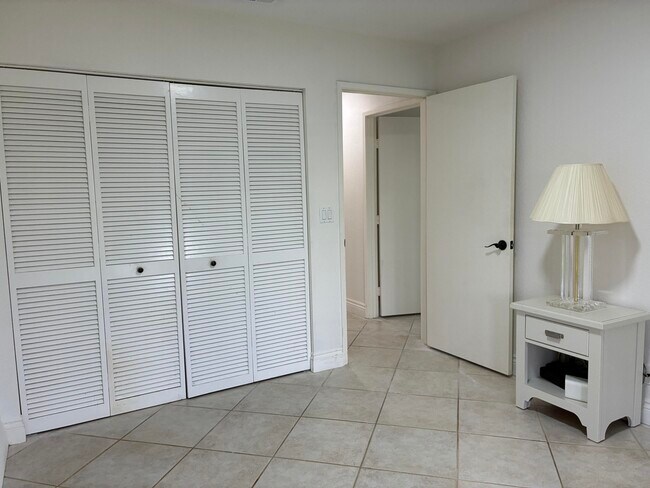 Building Photo - 7895 La Mirada Dr