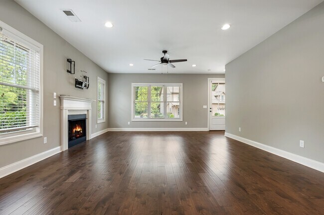 Building Photo - 126 Pinebranch Ct