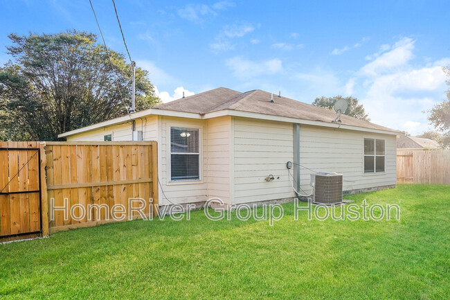 Building Photo - 16393 Many Trees Ln