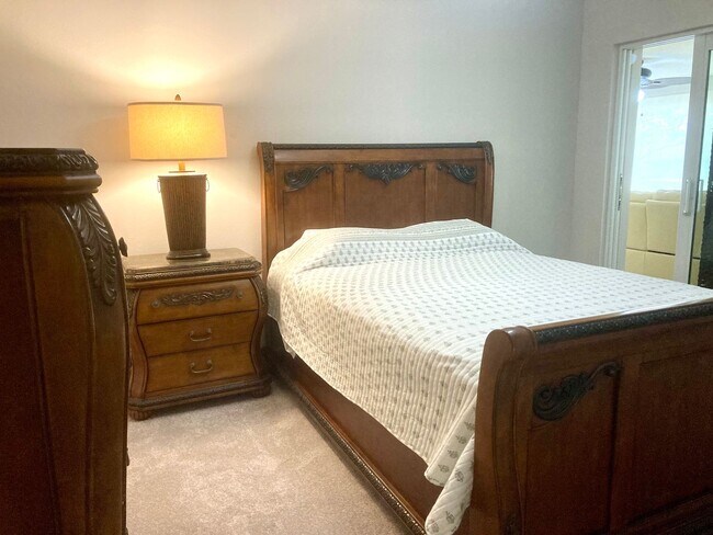 Building Photo - Furnished condo with dock!