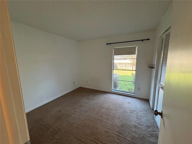 Building Photo - 1761 Lakeview Village Dr
