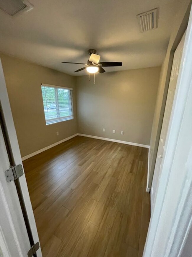 Building Photo - Duplex for rent