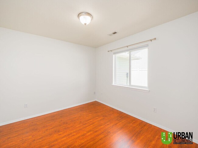Building Photo - Beautiful 3-Bedroom Home in Desirable Rive...