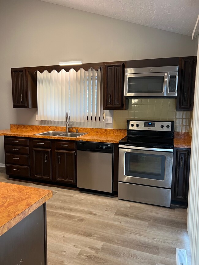 Building Photo - 2885 Aljor Ct