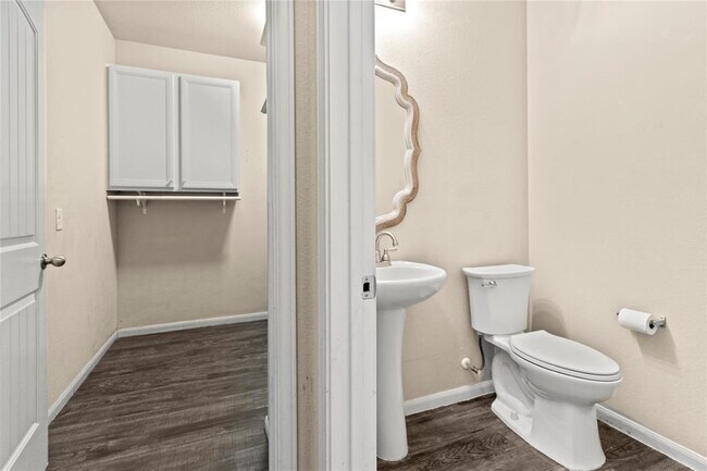 Building Photo - 407 Camellia Dr