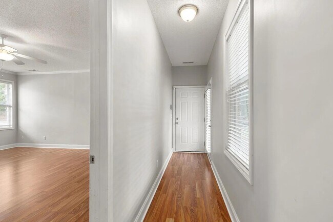 Building Photo - 3225 Mayflower Ln
