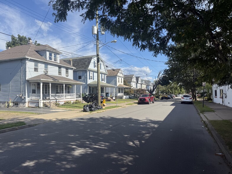 Primary Photo - 133 W Vaughn St