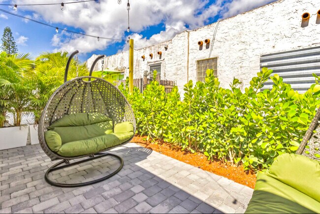 Building Photo - 436 Monroe Dr