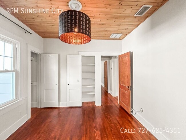 Building Photo - 748 32nd Ave N