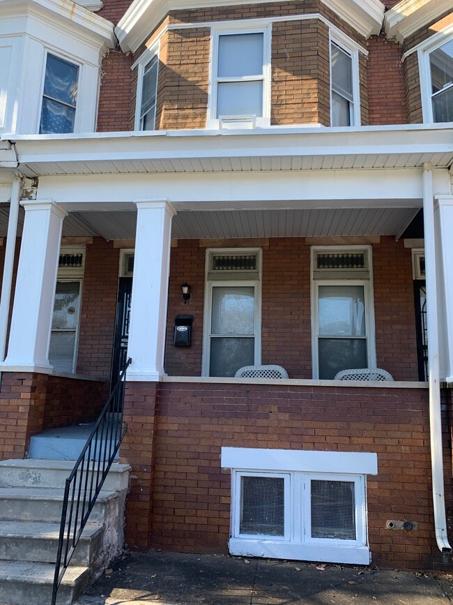 Front Porch - 1540 Moreland Ave